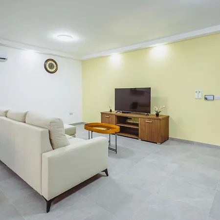 Modern Maisonette With Pool In The Heart Of *