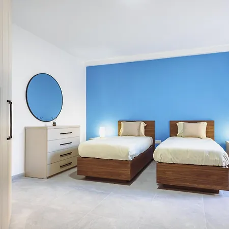Modern Maisonette With Pool In The Heart Of Apartman *