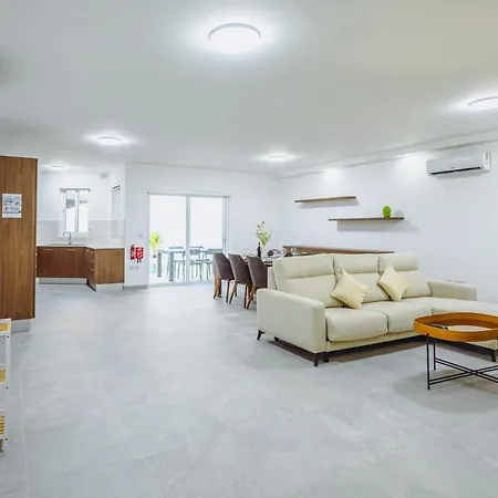 Modern Maisonette With Pool In The Heart Of *
