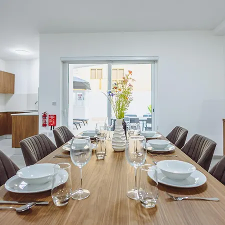 Modern Maisonette With Pool In The Heart Of Apartman *