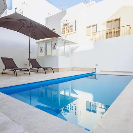 Apartman Modern Maisonette With Pool In The Heart Of *
