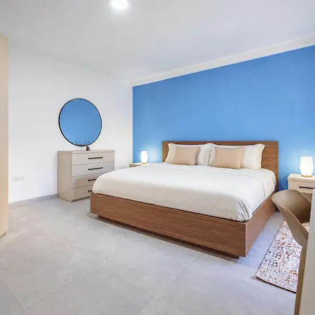 Modern Maisonette With Pool In The Heart Of