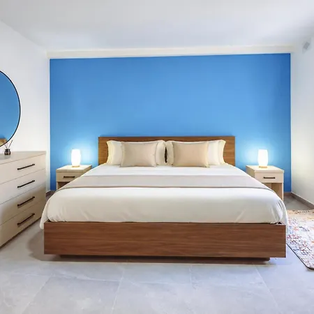 Apartman Modern Maisonette With Pool In The Heart Of