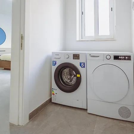 Apartman Modern Maisonette With Pool In The Heart Of *