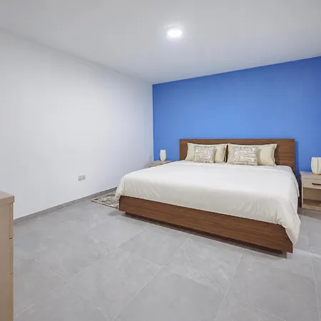 Modern Maisonette With Pool In The Heart Of Apartman