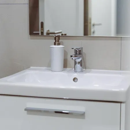 Apartman Modern Maisonette With Pool In The Heart Of *