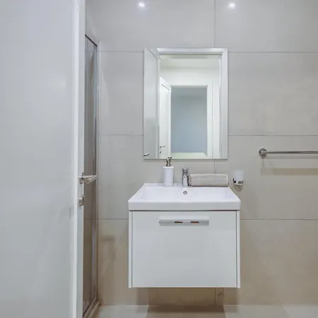 Modern Maisonette With Pool In The Heart Of *
