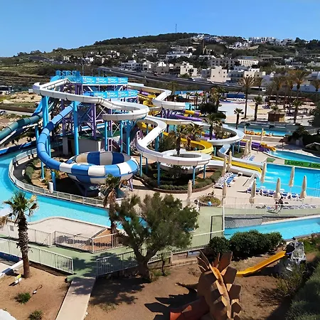 Apartman Modern Maisonette With Pool In The Heart Of *