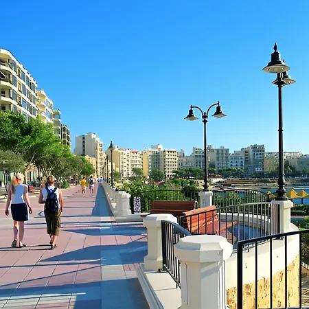 Apartman Modern Maisonette With Pool In The Heart Of
